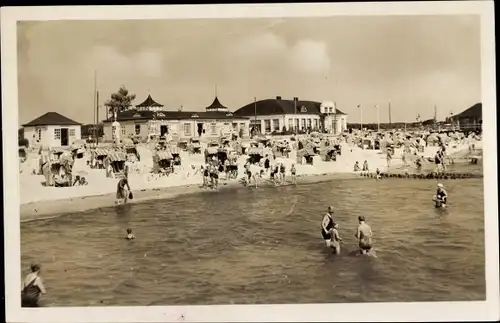 Ak Ostseebad Kellenhusen in Holstein, Strand, Badegäste, Strandkörbe