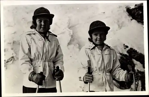 Ak Prinzessinnen Beatrix und Irene in Sankt Anton, Skifahrt, 1949