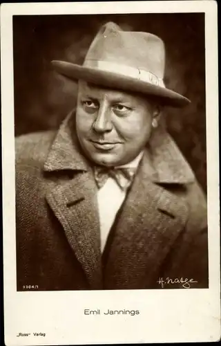 Ak Schauspieler Emil Jannings, Portrait mit Hut, Mantel, Fliege