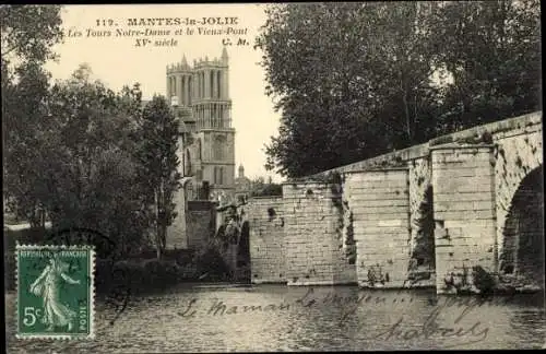 Ak Mantes la Jolie Yvelines, Die Türme von Notre-Dame, Die Alte Brücke