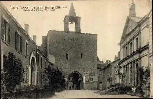 Ak Parthenay Deux Sèvres, Glockenturm, Mädchenschule, Gericht