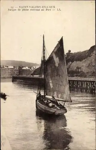 Ak Saint Valéry en Caux Seine Maritime, Fischerboot auf dem Rückweg zum Hafen