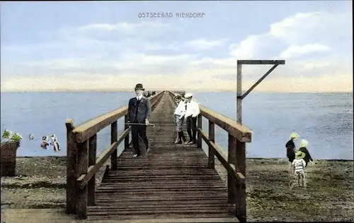 Ak Ostseebad Niendorf Timmendorfer Strand, Seebrücke, Urlauber