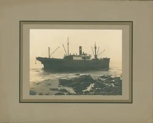 Passepartout Foto Dampfer Curslack, Reederei Schlüter & Maack, gestrandet vor Orkney 1927