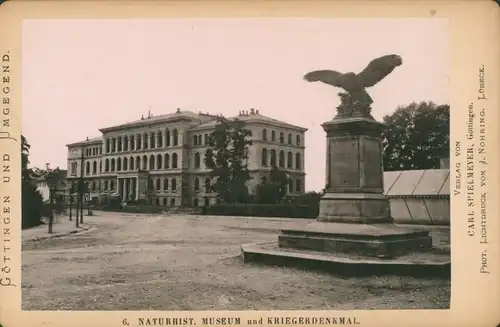 Foto Göttingen in Niedersachsen, Naturhistorisches Museum und Kriegerdenkmal