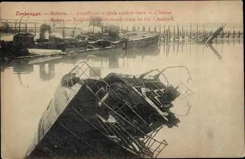 Ak Zeebrugge Westflandern, Ruins, English torpedo-boats sunk in the Channel