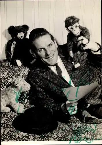 Foto Ak Schauspieler?, Portrait, Plüschtiere, Teddybär