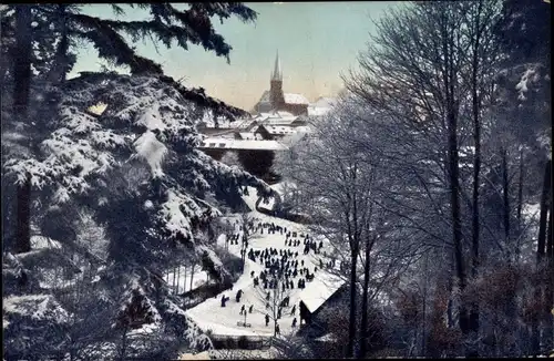 Ak Annaberg Buchholz Erzgebirge, Buchholzer Kirche im Winter, Eisläufer