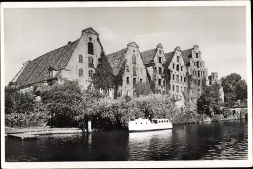 Ak Hansestadt Lübeck, Alte Lüneburger Salzspeicher, Boot