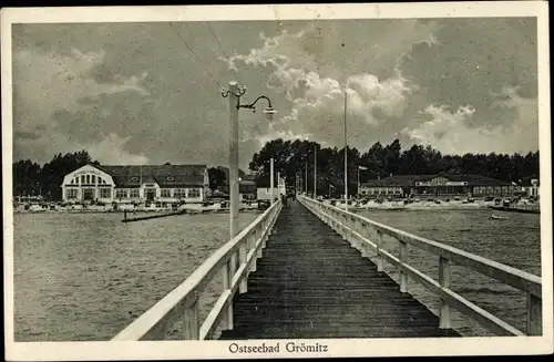 Ak Ostseebad Grömitz in Holstein, Landungsbrücke, Strand