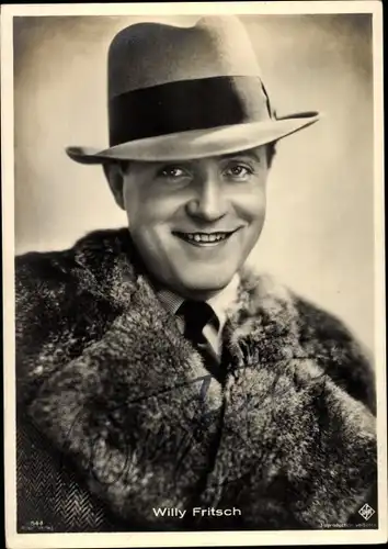 Ak Schauspieler Willy Fritsch, Portrait, Hut, Pelzmantel, Autogramm