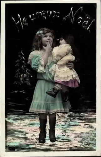 Ak Glückwunsch Weihnachten, Mädchen mit großer Puppe