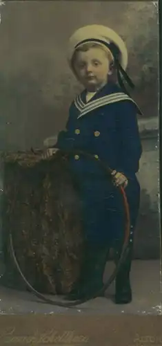 CdV Junge im Matrosenanzug mit Reifen, Portrait