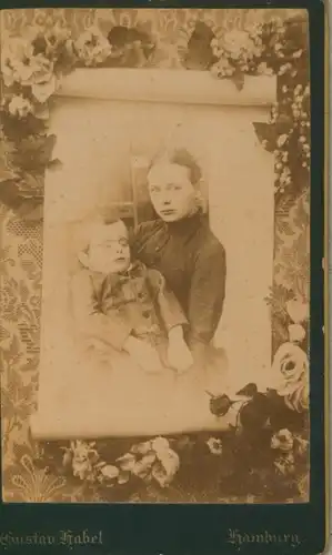 CdV Hamburg, Frau mit schlafendem Jungen, Portrait