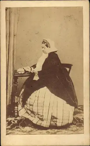 CdV Königin Victoria von England, Portrait mit Haube