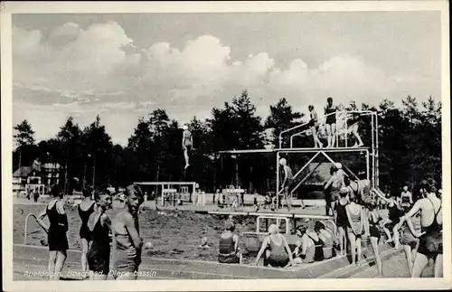 Ak Apeldoorn Gelderland, Boschbad, Diepe bassin, Sprungturm, Badegäste