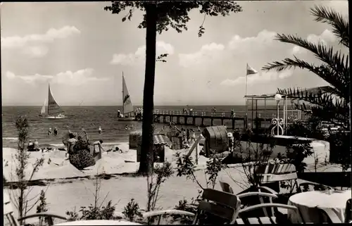 Ak Timmendorfer Strand in Ostholstein, Seebrücke, Strand, Segelboote