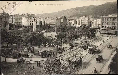 Ak Oran Algerien, La Place d'Armes, Straßenbahn, Kutsche