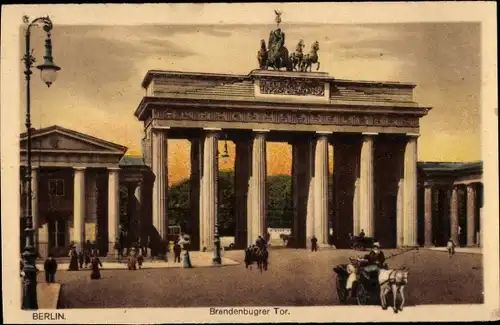 Ak Berlin Mitte, Brandenburger Tor, Kutsche