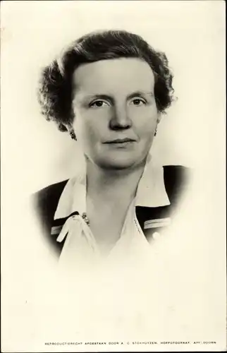 Ak Königin Juliana der Niederlande, Portrait, Hemdkragen