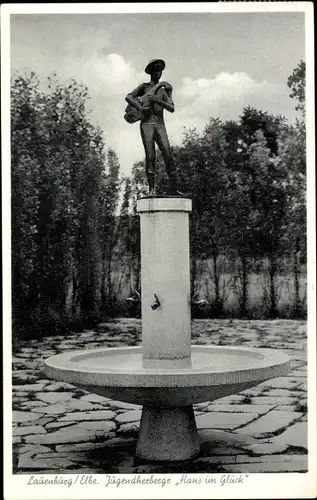 Ak Lauenburg an der Elbe, Brunnen, Jugendherberge Hans im Glück