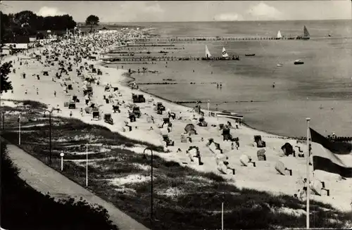 Ak Ostseebad Grömitz in Holstein, Strand, Strandkörbe, Segelboote