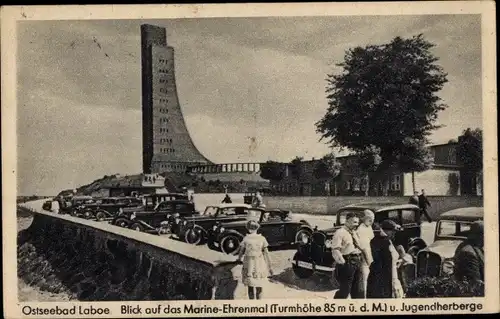 Ak Ostseebad Laboe, Marine Ehrenmal, Autos, Passanten, Jugendherberge