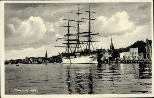 Ak Flensburg, Segelschiff im Hafen