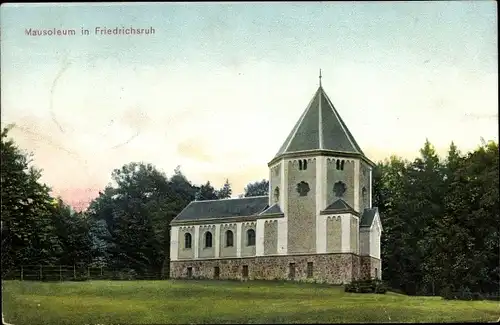 Ak Friedrichsruh Aumühle in Lauenburg, Bismarck Mausoleum am Waldrand