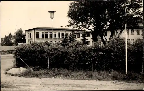 Foto Ak Pinneberg ? in Holstein, Gebäude