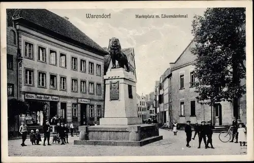Ak Warendorf im Münsterland, Marktplatz, Löwendenkmal