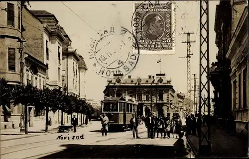 Foto Ak Novi Sad Újvidék Neusatz Serbien, Straßenpartie, Straßenbahn