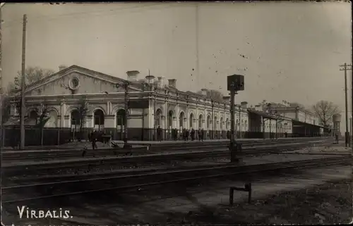 Foto Ak Wirballen Virbalis Ostpreußen, Bahnhof, Gleisseite