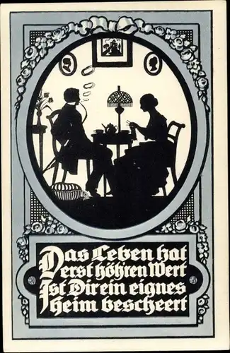 Scherenschnitt Ak Das Leben hat erst höheren Wert..., Ehepaar am Tisch, Frau beim Stricken