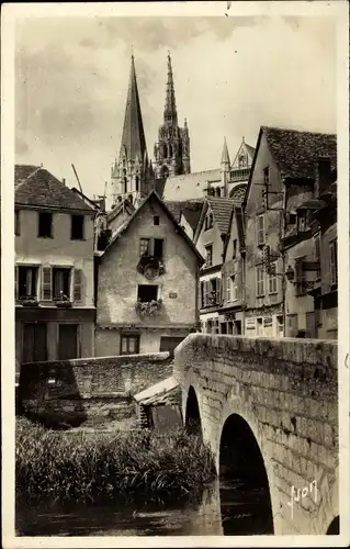 Ak Chartres-Eure et Loir, Alte Brücke und alte Häuser