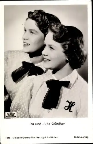 Ak Schauspielerinnen Isa und Jutta Günther, Seitenportrait, Film der erste Kuss