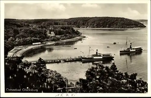 Ak Glücksburg an der Ostsee, Teilansicht, Schiffe, Steg