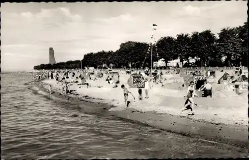 Ak Ostseebad Laboe, Marine Ehrenmal, Strand, Badegäste