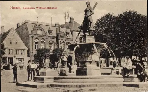 Ak Husum in Nordfriesland, Asmussen Woldsen Brunnen