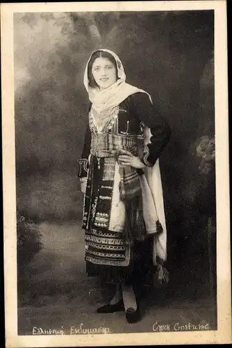 Ak Frau in griechischer Volkstracht, Standportrait