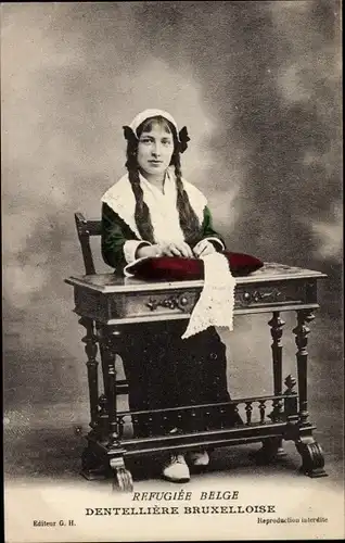 Ak Brüssel, Klöpplerin in Tracht