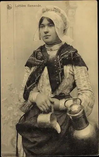 Ak Belgien, Flämische Milchverkäuferin in Tracht, Krug