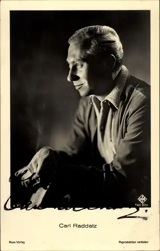 Ak Schauspieler Carl Raddatz, Ross Verlag 3313 1, UFA, Portrait im Profil, Zigarette, Autogramm