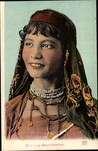 Ak Tunesien, La Belle Mabrouka, arabische Frau, Halsschmuck