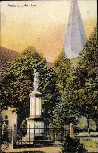 Ak Menslage Niedersachsen, Denkmal, Kirchturm, Innenhof