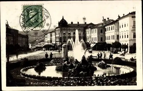 Ak Banská Bystrica Besztercebánya Neusohl Slowakei, Brunnen, Stadtansicht