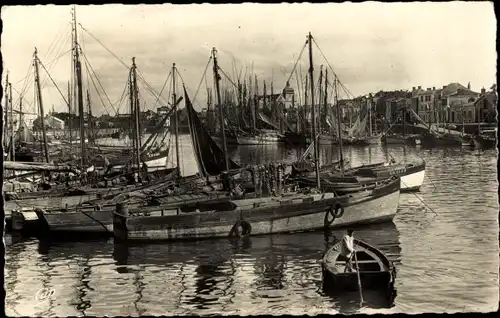 Ak Les Sables d'Olonne Vendée, Der Hafen von La Chaume aus gesehen