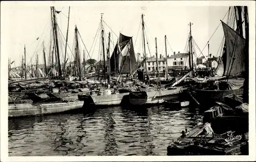 Ak Les Sables d’Olonne Vendée, Les Thonniers im Hafen