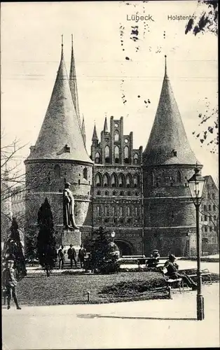 Ak Hansestadt Lübeck, Holstentor, Denkmal