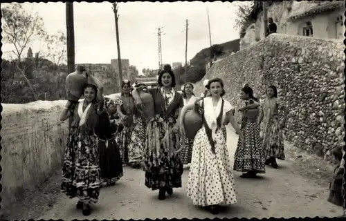 Ak Granada Andalusien Spanien, Frauen in spanischen Trachten, Krüge